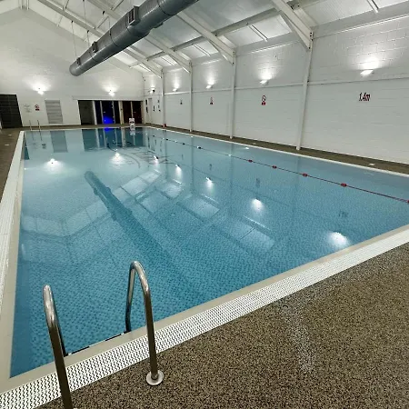Oyster - Part Of The The Bay Village With Pool, Gym And Direct Access, Pub, Restaurant, Tennis And Meadows Walks