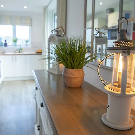 Oyster - Part Of The The Bay Village With Pool, Gym And Direct Access, Pub, Restaurant, Tennis And Meadows Walks * Filey