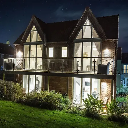 Oyster - Part Of The The Bay Village With Pool, Gym And Direct Access, Pub, Restaurant, Tennis And Meadows Walks * Filey