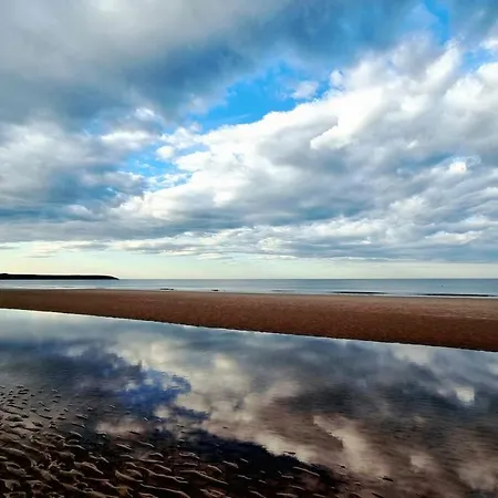 Oyster - Part Of The The Bay Village With Pool, Gym And Direct Access, Pub, Restaurant, Tennis And Meadows Walks * Filey