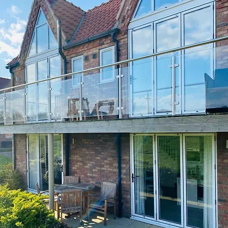 Semesterbostad Oyster - Part Of The The Bay Village With Pool, Gym And Direct Access, Pub, Restaurant, Tennis And Meadows Walks