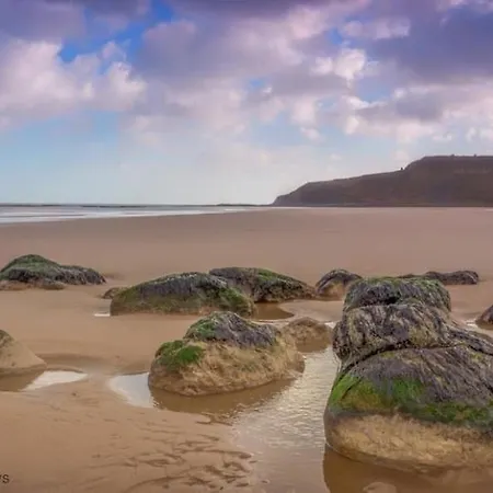 Oyster - Part Of The The Bay Village With Pool, Gym And Direct Access, Pub, Restaurant, Tennis And Meadows Walks *