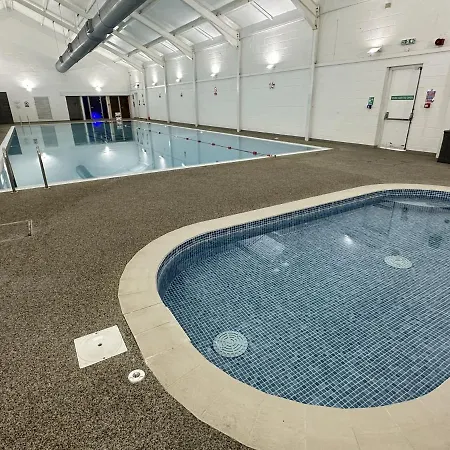 Semesterbostad Oyster - Part Of The The Bay Village With Pool, Gym And Direct Access, Pub, Restaurant, Tennis And Meadows Walks *