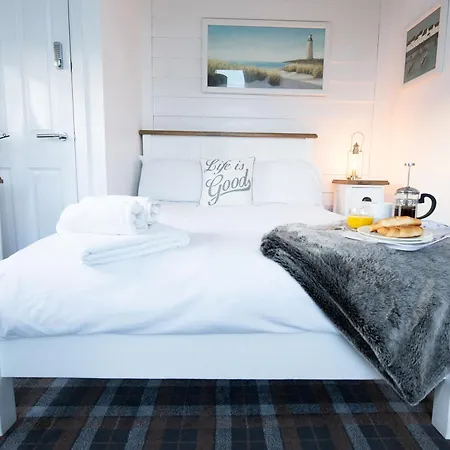 Oyster - Part Of The The Bay Village With Pool, Gym And Direct Access, Pub, Restaurant, Tennis And Meadows Walks * Filey