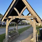 Oyster - Part Of The The Bay Village With Pool, Gym And Direct Access, Pub, Restaurant, Tennis And Meadows Walks *