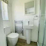 Oyster - Part Of The The Bay Village With Pool, Gym And Direct Access, Pub, Restaurant, Tennis And Meadows Walks * Filey