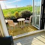 Casa vacanze Oyster - Part Of The The Bay Village With Pool, Gym And Direct Access, Pub, Restaurant, Tennis And Meadows Walks