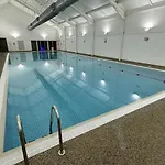 Oyster - Part Of The The Bay Village With Pool, Gym And Direct Access, Pub, Restaurant, Tennis And Meadows Walks